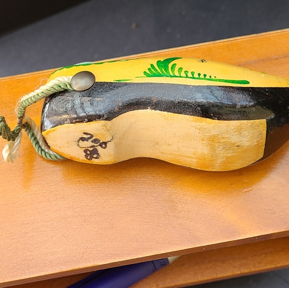 Vintage Miniature Dutch Pin Cushion 3 cm x 12 cm - Picture 5 of 6